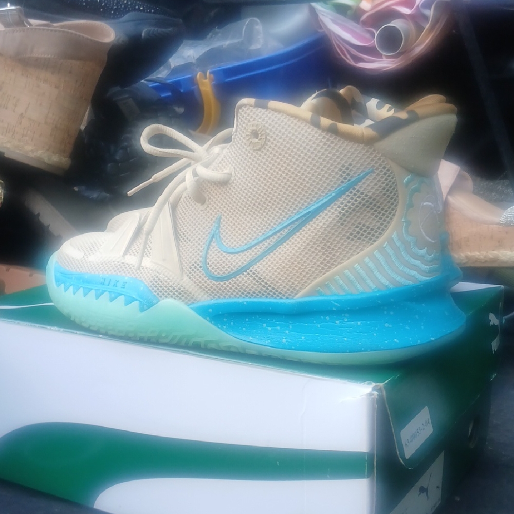 Kyrie 7